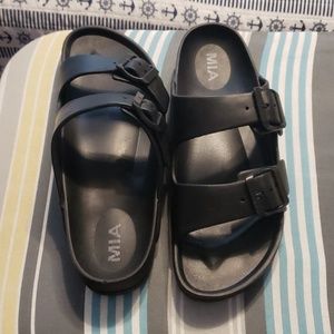 Mia: Birks like shoes